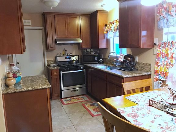 3rd image of 1104 Anna St