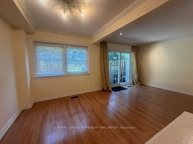 8 Farmstead Rd — Photo 9