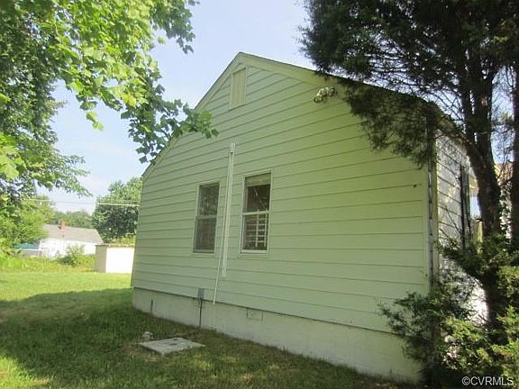 2nd image of 2400 Gordon Ln