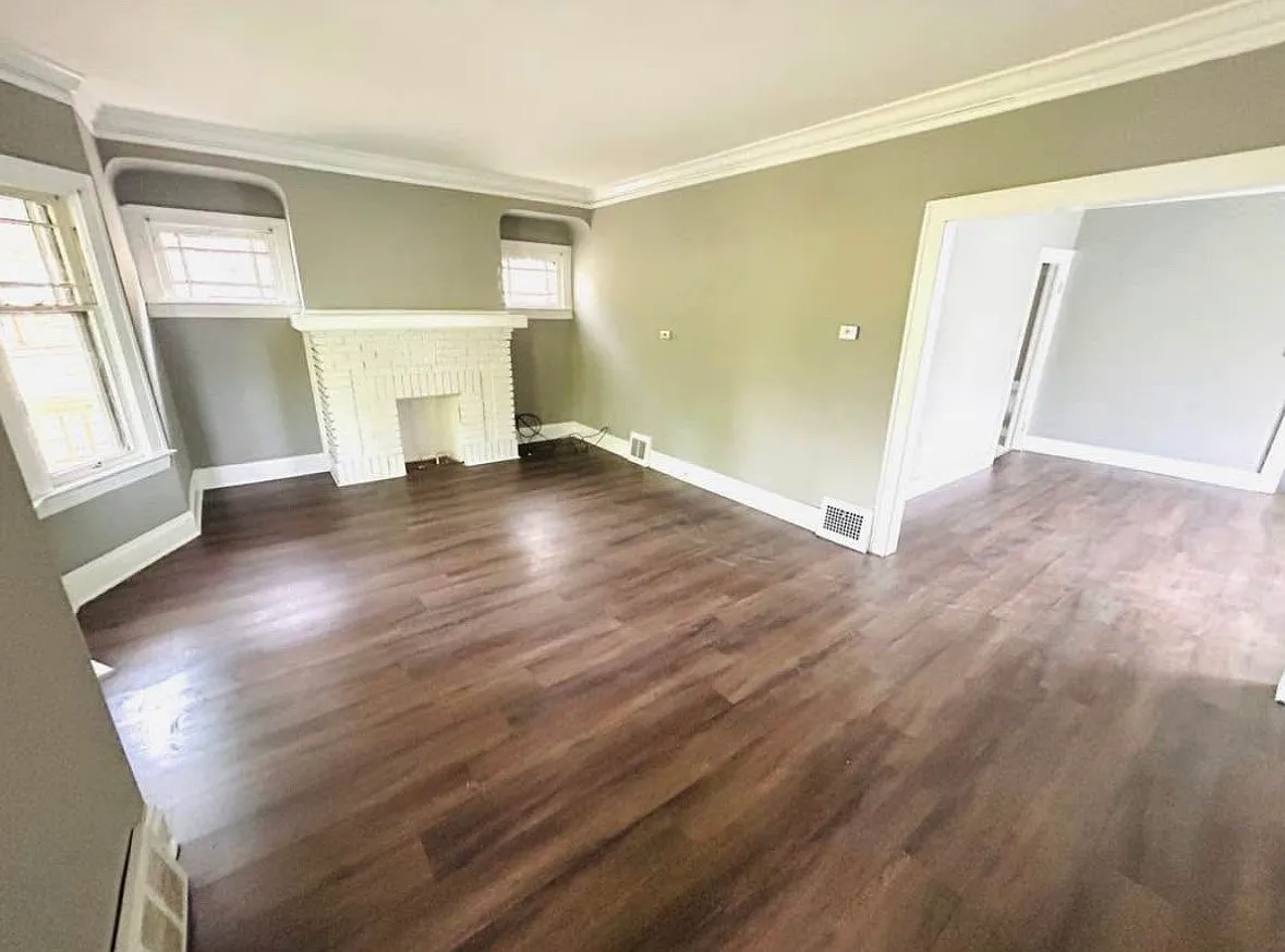 3 bed, 2300 sqft, $1,300 — Photo 4