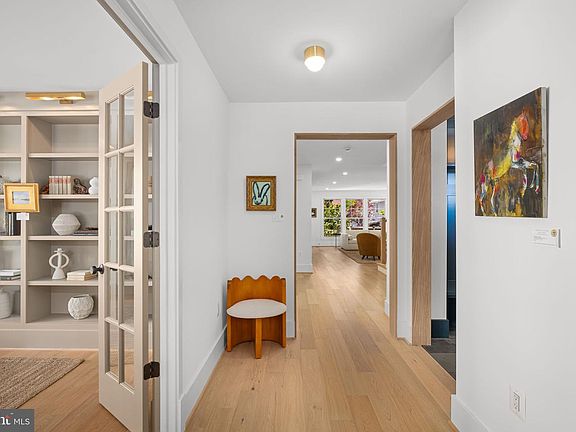 4th image of 25 W Wyatt Ave