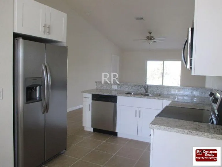 524 SE 6th Ter — Photo 3