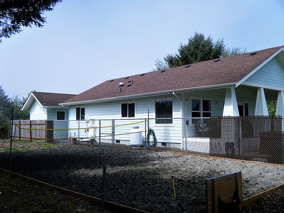 5th image of 383 Clover Creek Ave NW