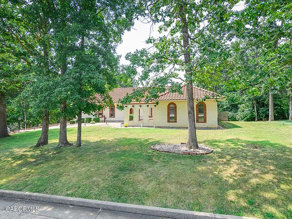 3rd image of 2717 Kenwood Dr