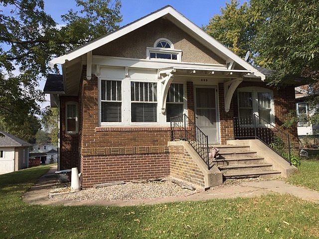 1st image of 909 Douglas Ave