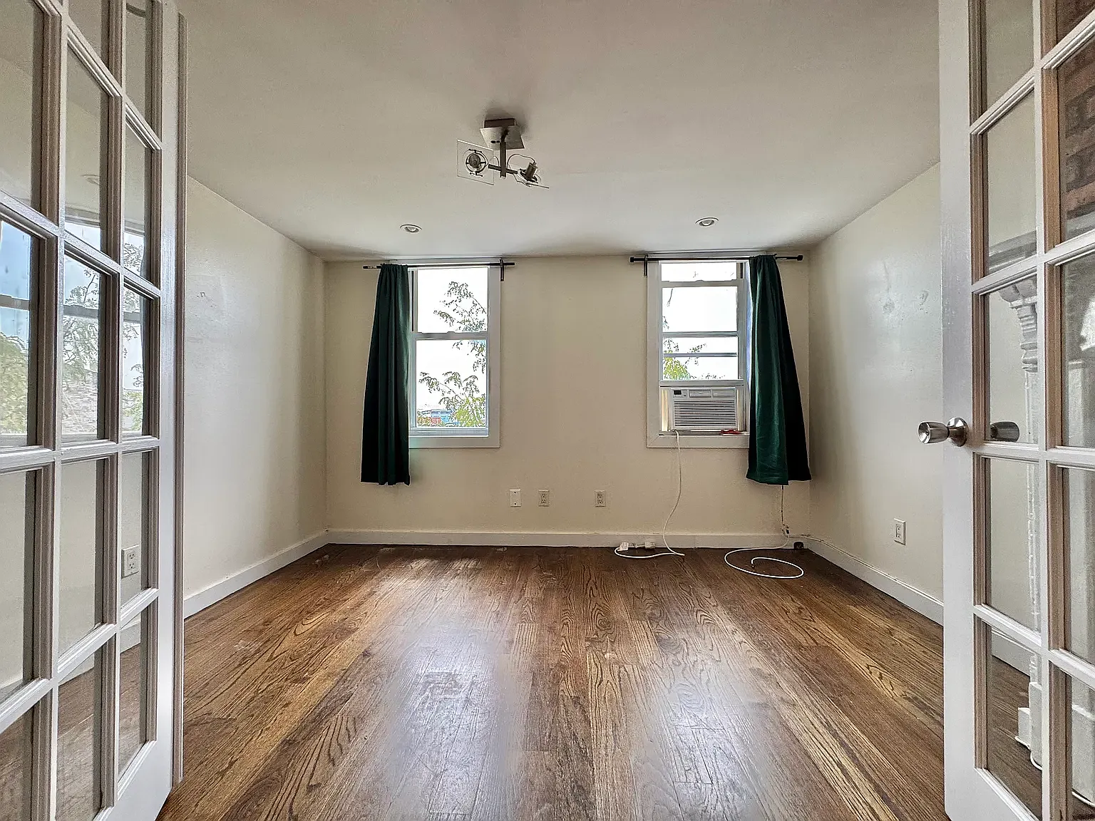 295 Maujer Street — Photo 4