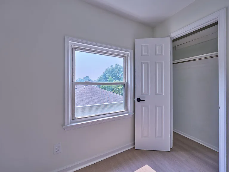 2924 Gracefield Rd — Photo 9