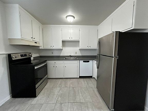 5th image of 939 Lexington Ave APT 12