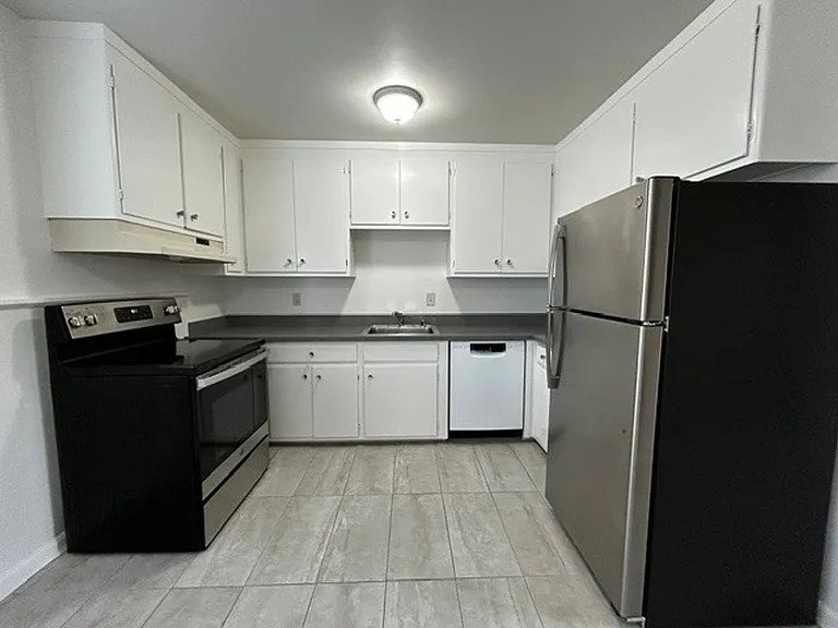 939 Lexington Ave #12 — Photo 5