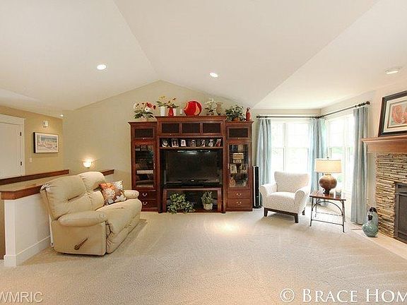 4th image of 1627 Watermark Dr SE
