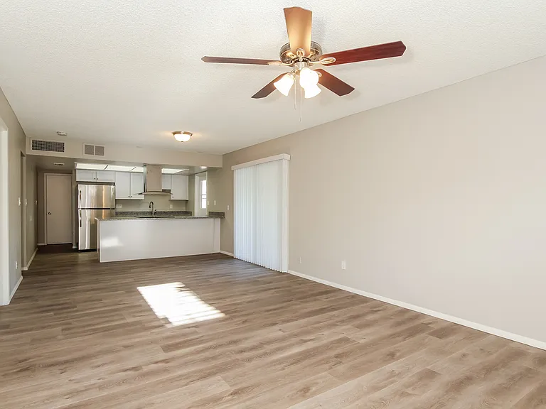 624 E Malibu Dr — Photo 4
