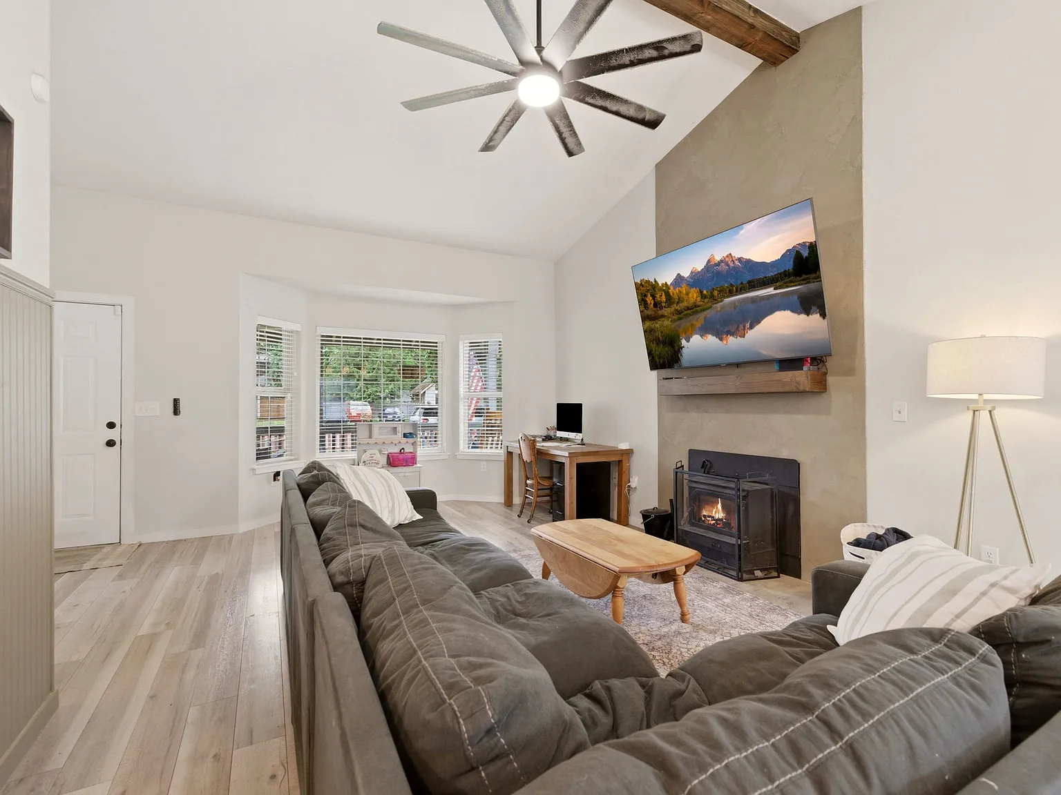 3 bed, 1392 sqft, $2,600 — Photo 4