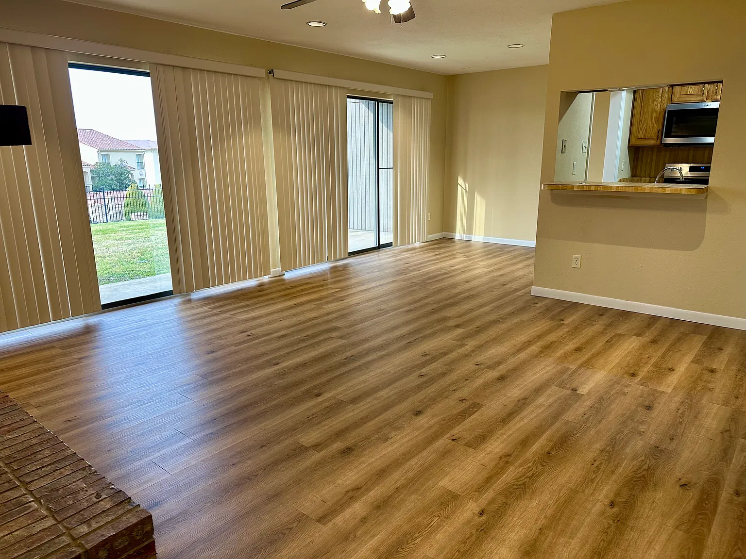 1 bed, 827 sqft, $1,425 — Photo 2