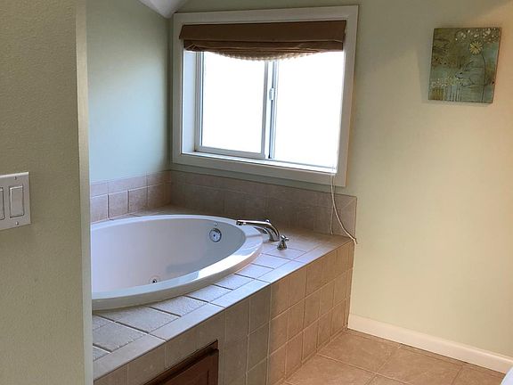 5th image of 1018 Taylor Ave N APT A