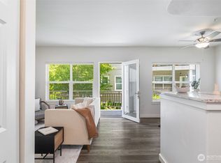 3221 SW Avalon Way APT 208, Seattle, WA 98126