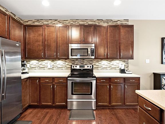 5th image of 317 Country Orchard Dr