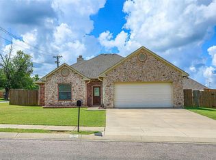 101 Wildflower Dr, Whitesboro, TX 76273