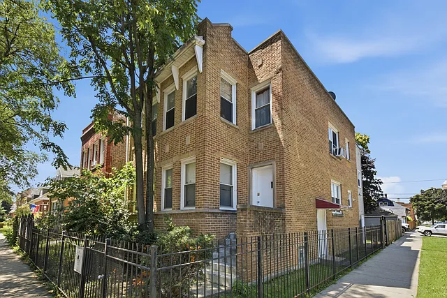 1654 N Austin Ave #1B