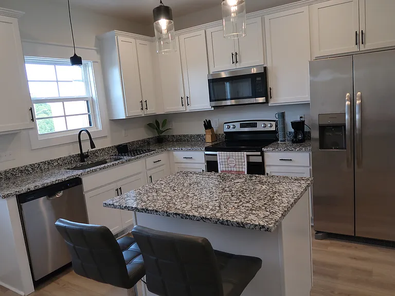 41 W High St #D3 — Photo 16