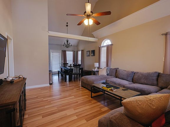 3rd image of 825 Hammersmith Dr
