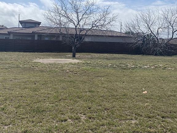 4th image of Oleander Dr