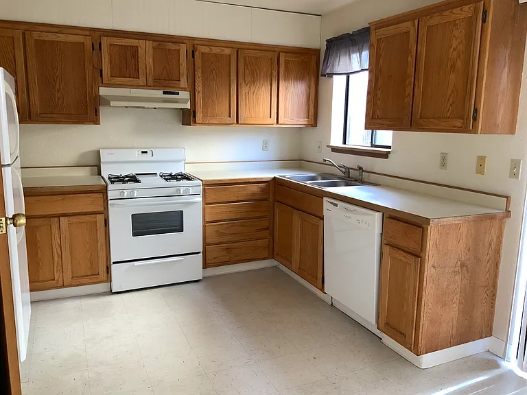 1223 Cousins St #A — Photo 7