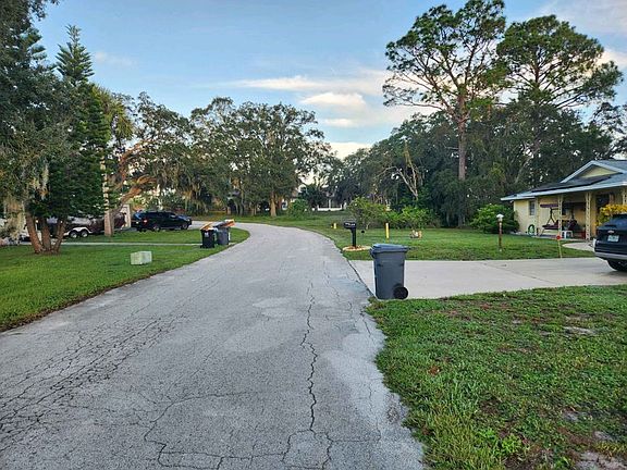 Exterior Neighborhood (street photo)