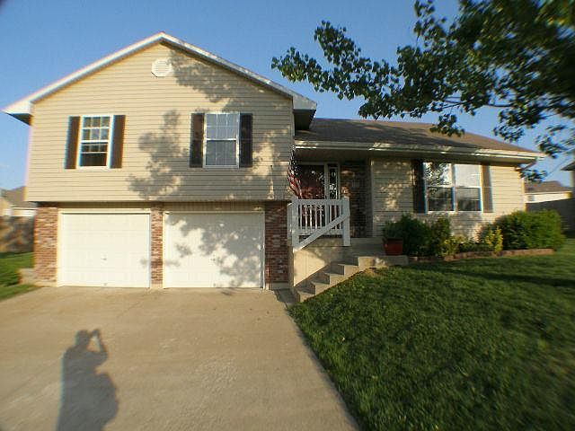 1st image of 811 Lakeview Dr
