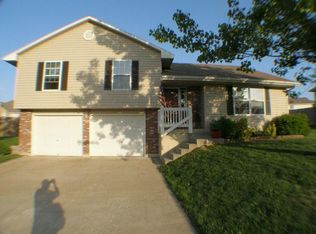 811 Lakeview Dr, Grain Valley, MO 64029