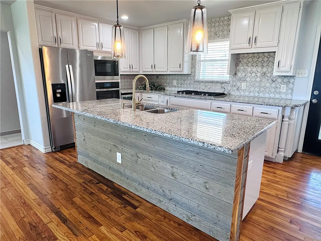4 bed, 3.0 bath, 1344 sqft, $2,200 — Photo 4