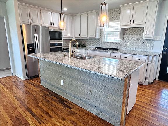 4th image of 710 Cullen St