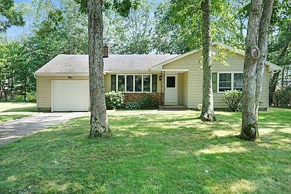 1st image of 4 Riverdale Dr