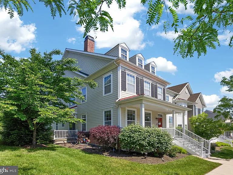 121 Shilling Ave — Photo 3