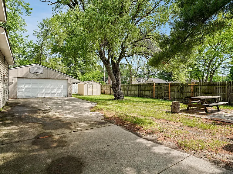 2330 Wiltshire Rd — Photo 13