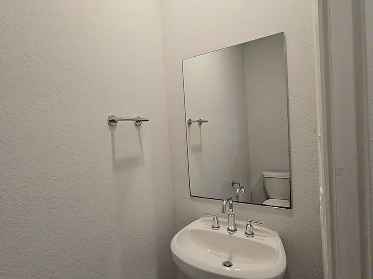 9227 Dearborn Knoll Dr — Photo 32