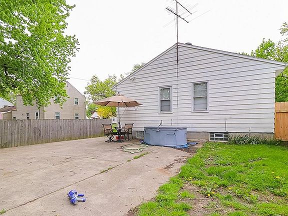3rd image of 183 Seneca Ave