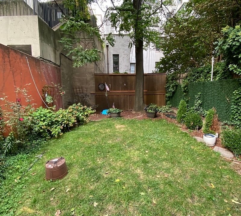 1st image of 63 W 90th St