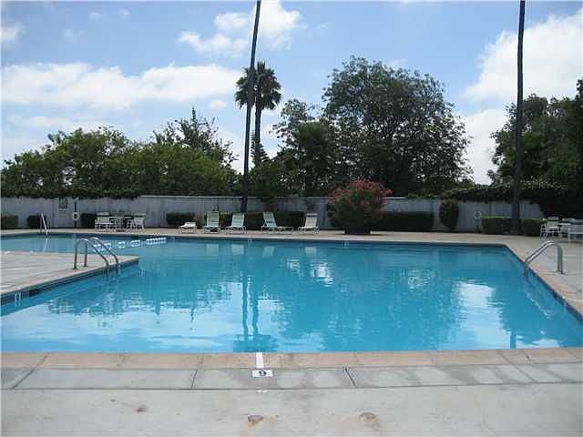 Pool and tennis 