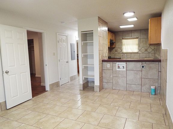 4th image of 2519 Hicks Ave #1
