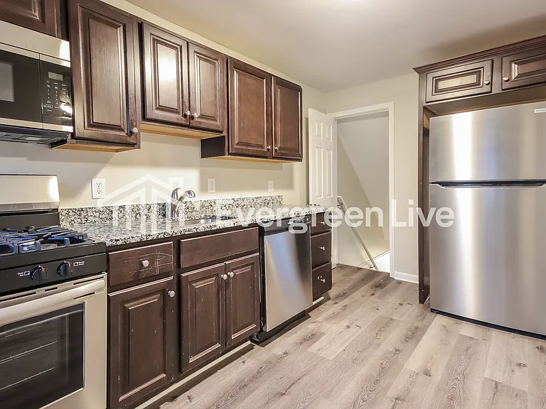 1118 Newfield Rd — Photo 7