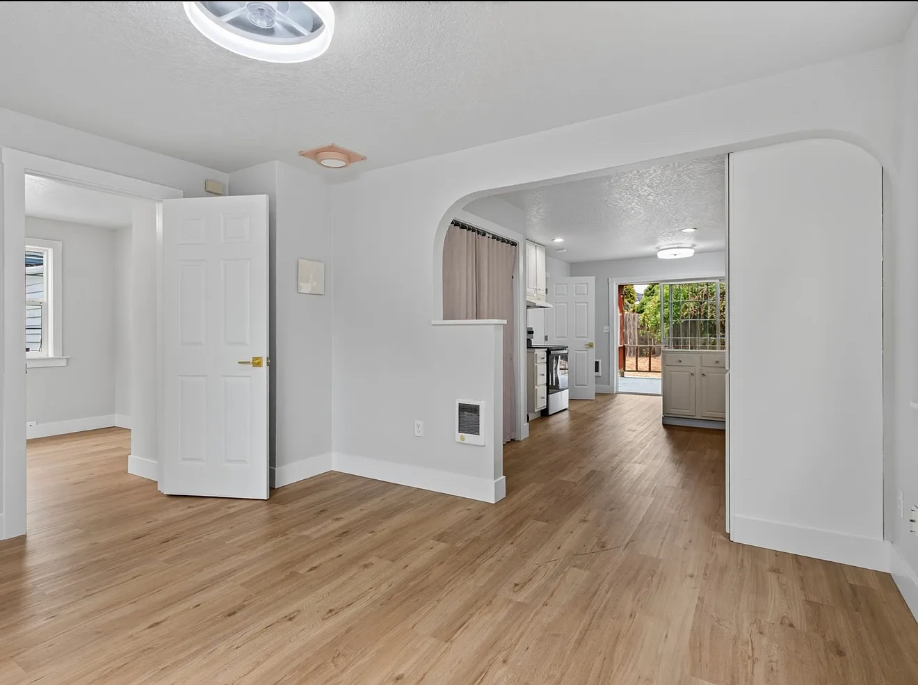 2 bed, 792 sqft, $2,200 — Photo 4