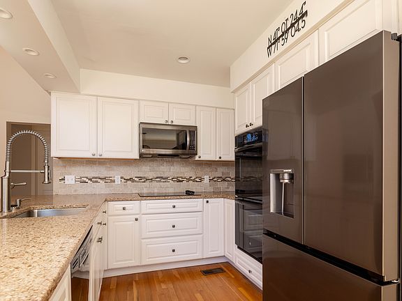 5th image of 15 Dogwood St