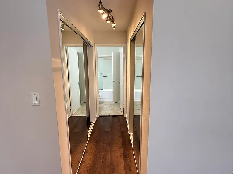 Burton Way Apartments — Photo 23
