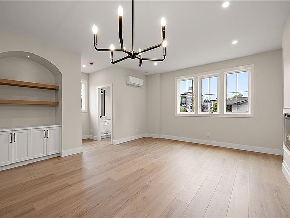 3rd image of 954 Preston Way #102