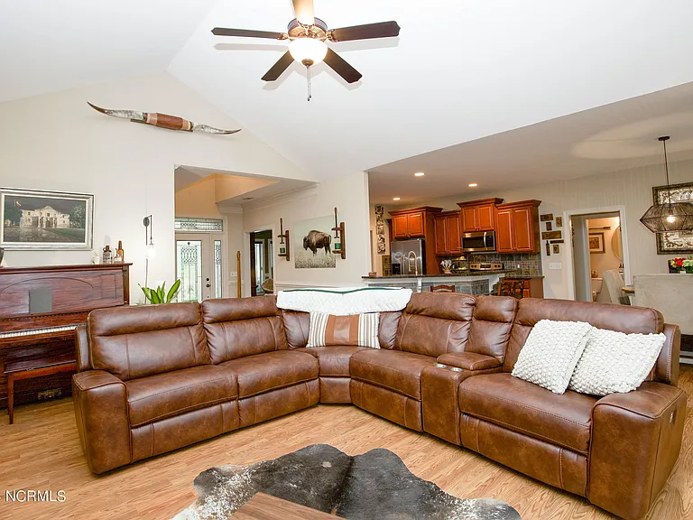 237 Rothbury Dr — Photo 8