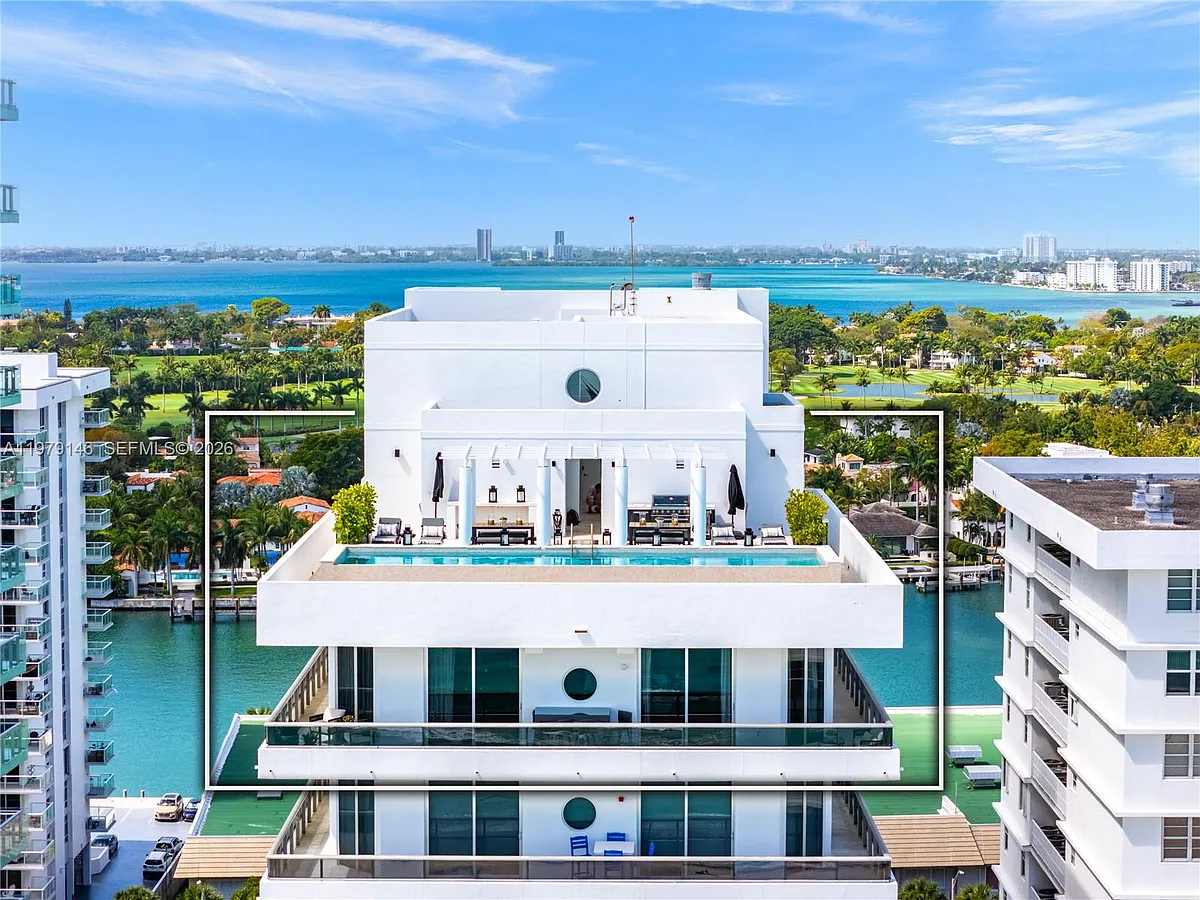 Building Photo - 5801 Collins Ave #Penthouse 1600