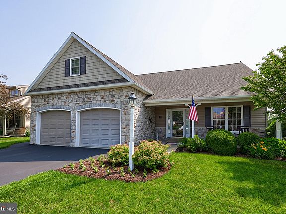 2nd image of 972 Cambridge Dr