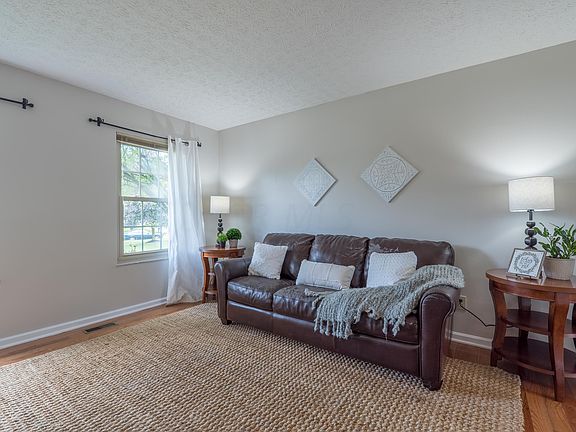 3rd image of 7617 Park Bend Ct