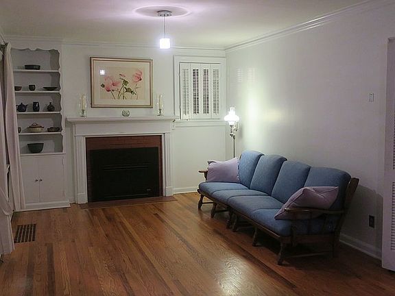 LR with vented gas fireplace