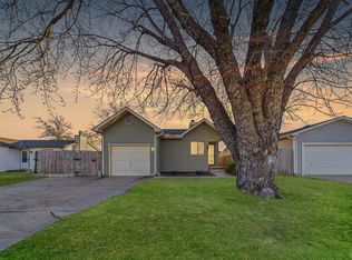 907 E Idlewild Dr, Wichita, KS 67216